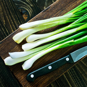 cut the green onion