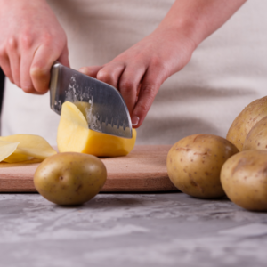 Cut the potatoes