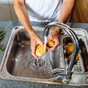  Wash the potatoes 