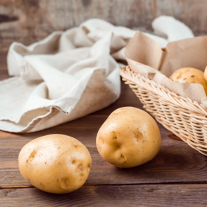  Wash the vegetables well and peel them.