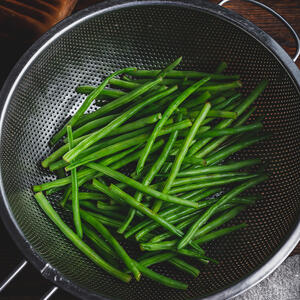 put the green beans in a colander
