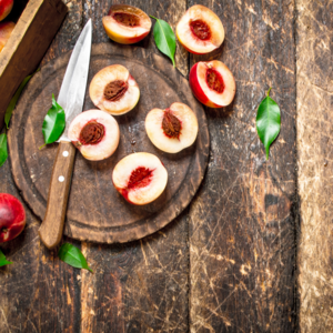 Cut the fruits into slices. 