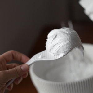  Pour in the whipped cream 