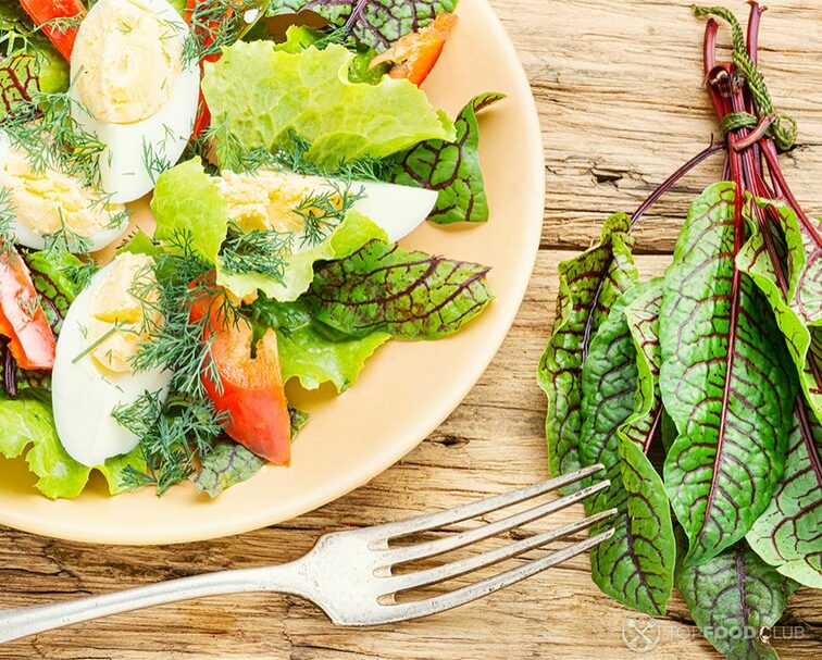 2022-11-18-3zukh2-egg-salad-with-swiss-chard-and-turkey-breast-fillet