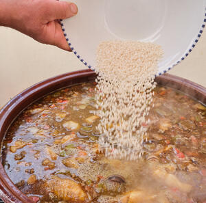 Add rice and pour boiling water.