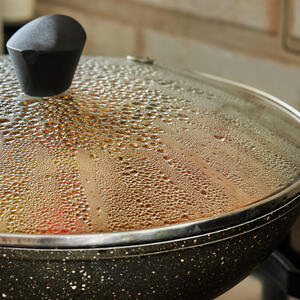  Cover with a lid, let it brew