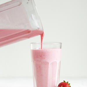 Pour everything into a glass and enjoy your Banana-Strawberry Smoothie!