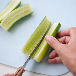 cut the cucumber