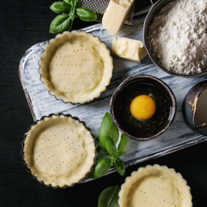  place it on a round baking tray, add a baking sheet and something hard on the surface so that it rises according to the shape in the oven. 