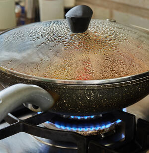Simmer the broth with wine and pilled tomatoes