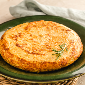  In a pan heated with oil, add the mixture to medium heat for 6 minutes, then turn to the other side, for 6 minutes as well.