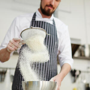 Add flour, baking soda and sweetener and stir.