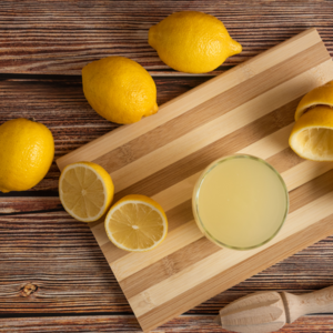 drain the juice from a lemon