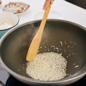 In a frying pan with olive oil, add the chopped green onion and garlic.