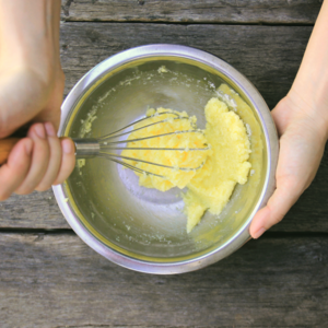 Mix the butter with the sugar until a paste is formed. 