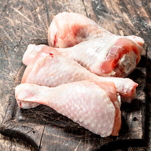 cut the raw chicken legs