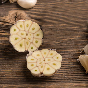 cut the garlic bulb in half