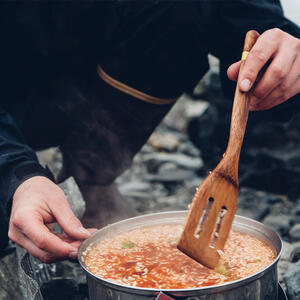 stir the cooking rice