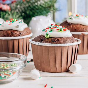 decorate the cupcakes