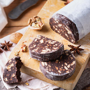 cut the chocolate dessert