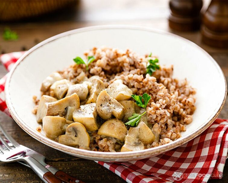 2022-12-20-sb7iyk-buckwheat-porridge-with-mushrooms-and-onions