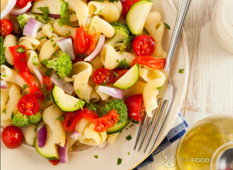 2023-02-06-hi9w2t-healthy-homemade-pasta-salad