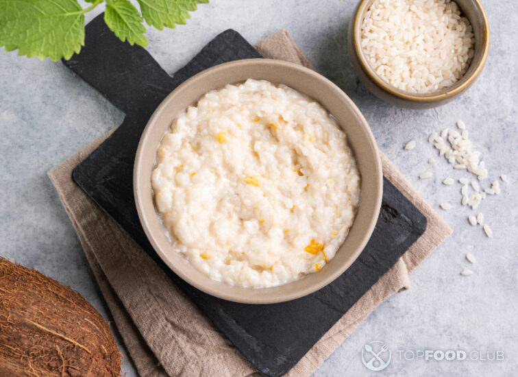 2023-02-06-x5gw8b-rice-porridge-with-fruit-and-coconut-milk-in-bowl-2022-11-16-14-41-37-utc