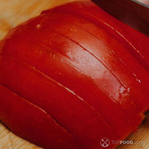 Cut the tomato