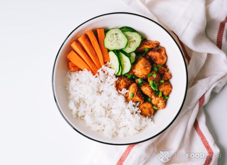 2023-02-09-d59fy8-healthy-bowl-with-chicken-meat-rice-and-vegetable-2022-04-22-16-18-00-utc