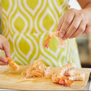 peeling shrimps
