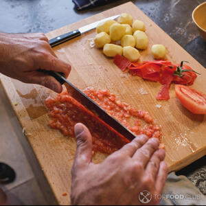cut tomatoes into small cubes