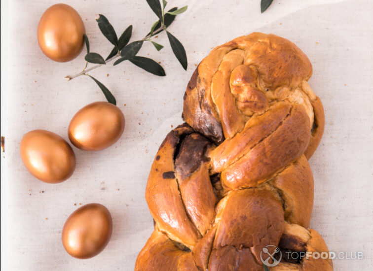 2023-03-06-7cf4nu-tsoureki-traditional-baked-greek-easter-sweet-brea-2022-11-17-09-01-25-utc