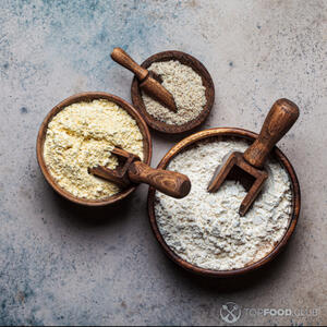 Add 2 types of sifted flour and baking powder.