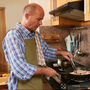 Making the filling with meat