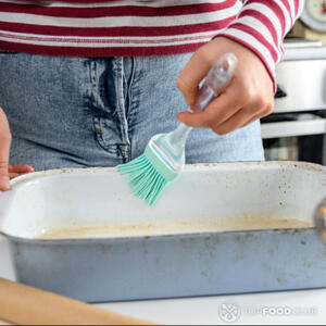 Grease the roasting dish