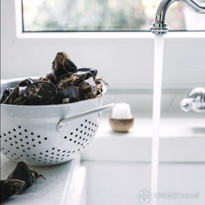 wash mussels