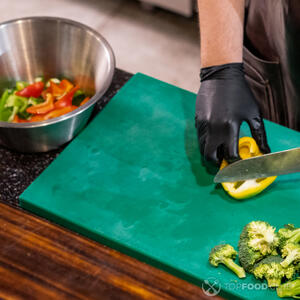 Cut bell pepper and broccoli