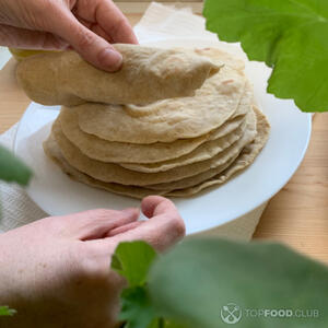 Remove and roll up with the filling