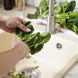 wash spinach