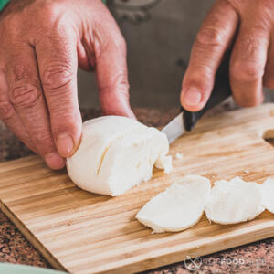 cut mozzarella