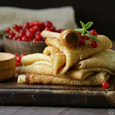 English thin pancakes with bread flour