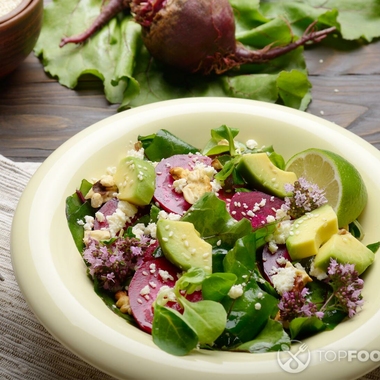 Salad with beets, avocado and tomatoes