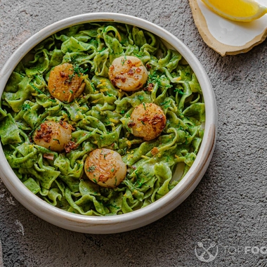 Vegan scallops with spinach pasta