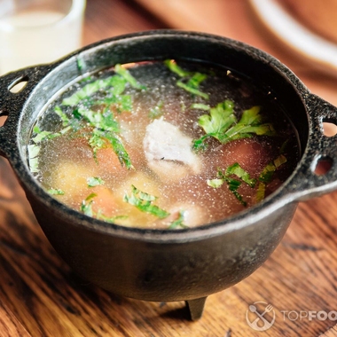 Easy homemade chicken broth