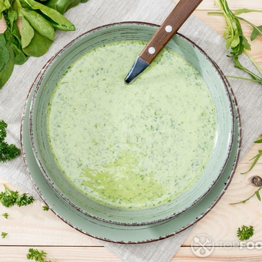 Chilled avocado and cucumber soup