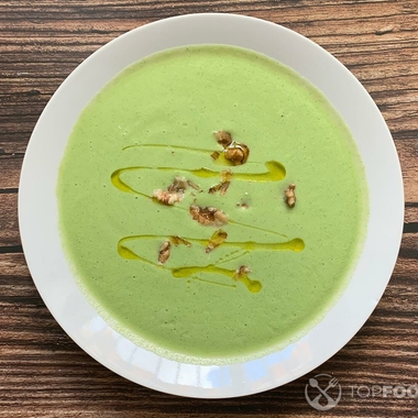 Creamy avocado soup with green chili