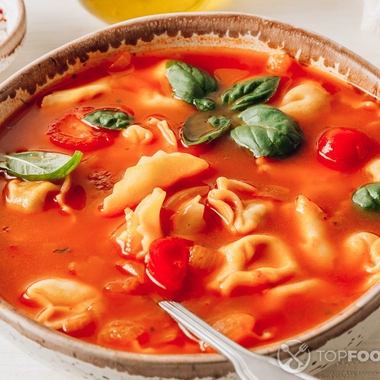 Tomato soup with fresh tomatoes and pasta