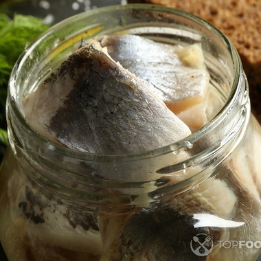 Pickled herring with cinnamon