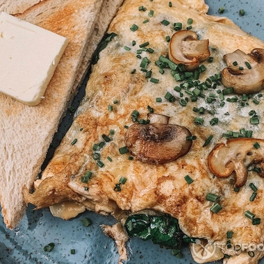 Mushroom and Goat Cheese Omelet with Spinach and Avocado