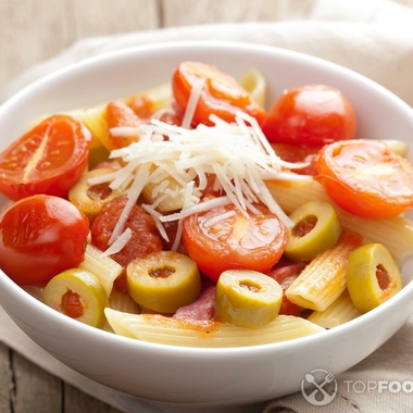 Pasta with fresh tomatoes